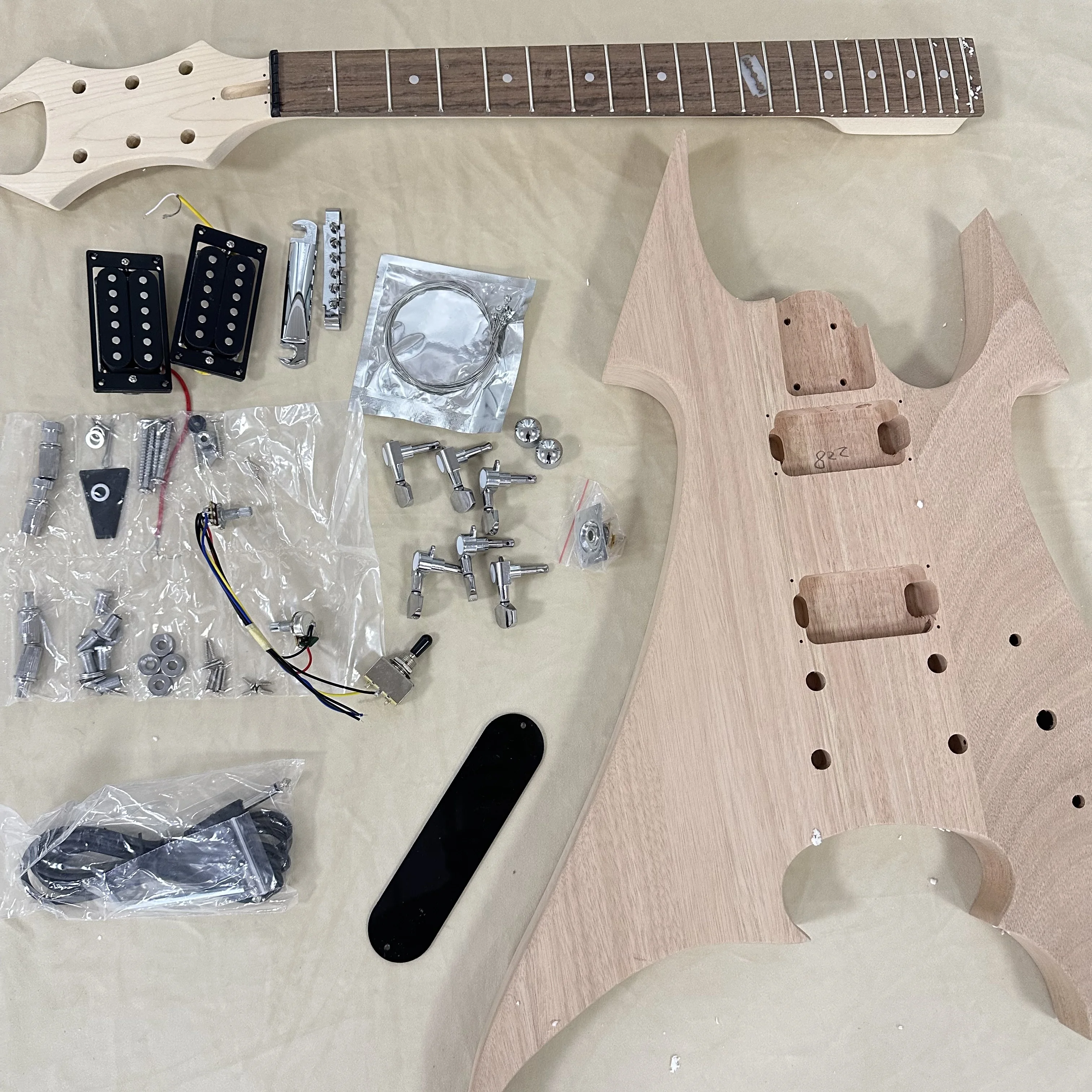 Sunburst Flame Star V Electric Guitar Rosewood Fingerboard Mixed Pickups Double Tremolo Metal Guitar In Storck