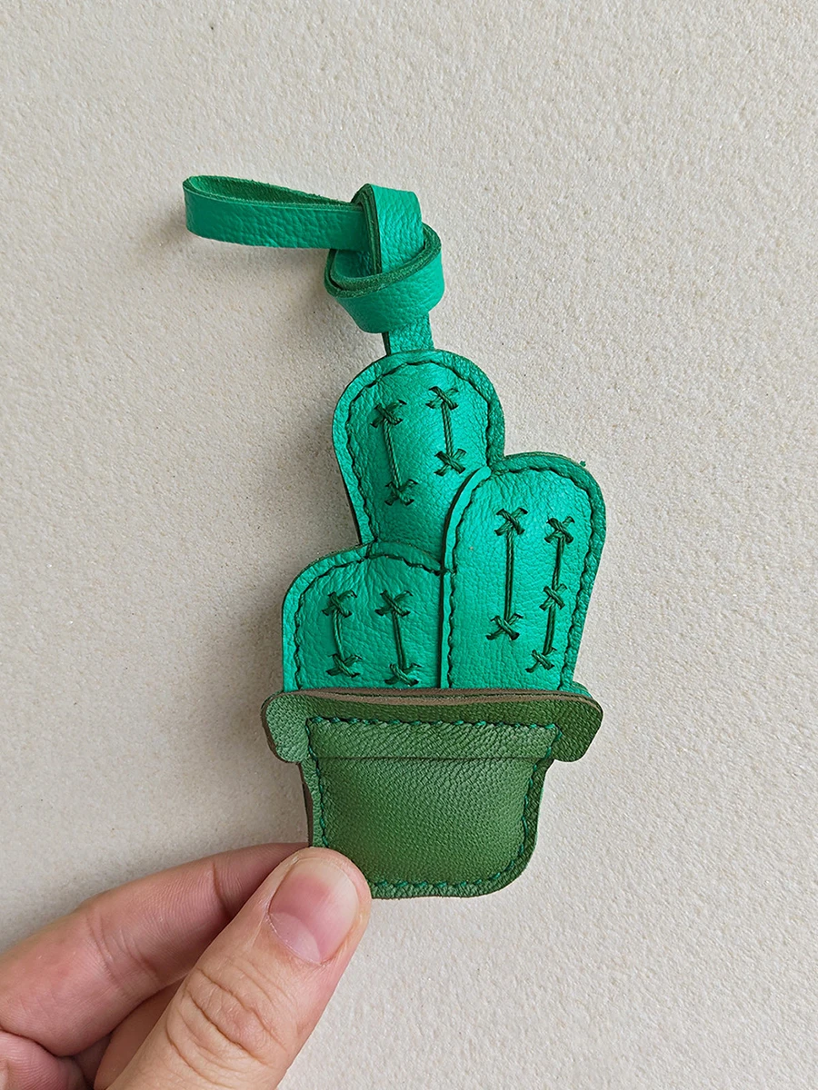 

Брелок-подвеска из коровьей кожи с зеленым растением и кактусом, в богемном стиле, с кольцом и кисточкой из хлопкового шнура, для сумок, рюкзаков, автомобиля, украшение