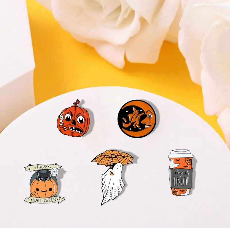 Pin personalizado café Luna fantasma calabaza paraguas broches mochila ropa solapa Pin divertido insignia joyería regalo Feliz Halloween esmalte