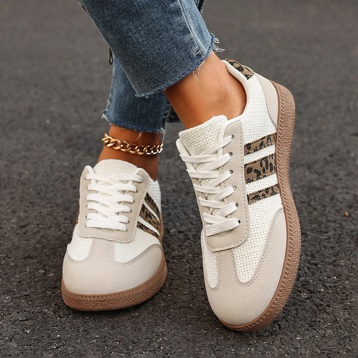 2026 Herbst Damenmode Wildleder-Sneaker mit Doppelschnallen-Metalldetails Leichte Atmungsaktive Bequeme Freizeitschuhe – Detail 6