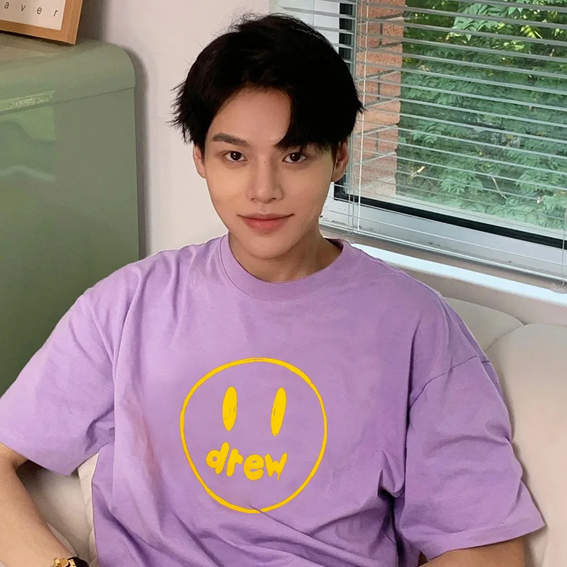 درو هاوس النمط الأوروبي الأمريكي رسمت باليد وجه مبتسم إلكتروني طباعة قصيرة الأكمام تي شيرت للجنسين عالية الشارع نصف كم