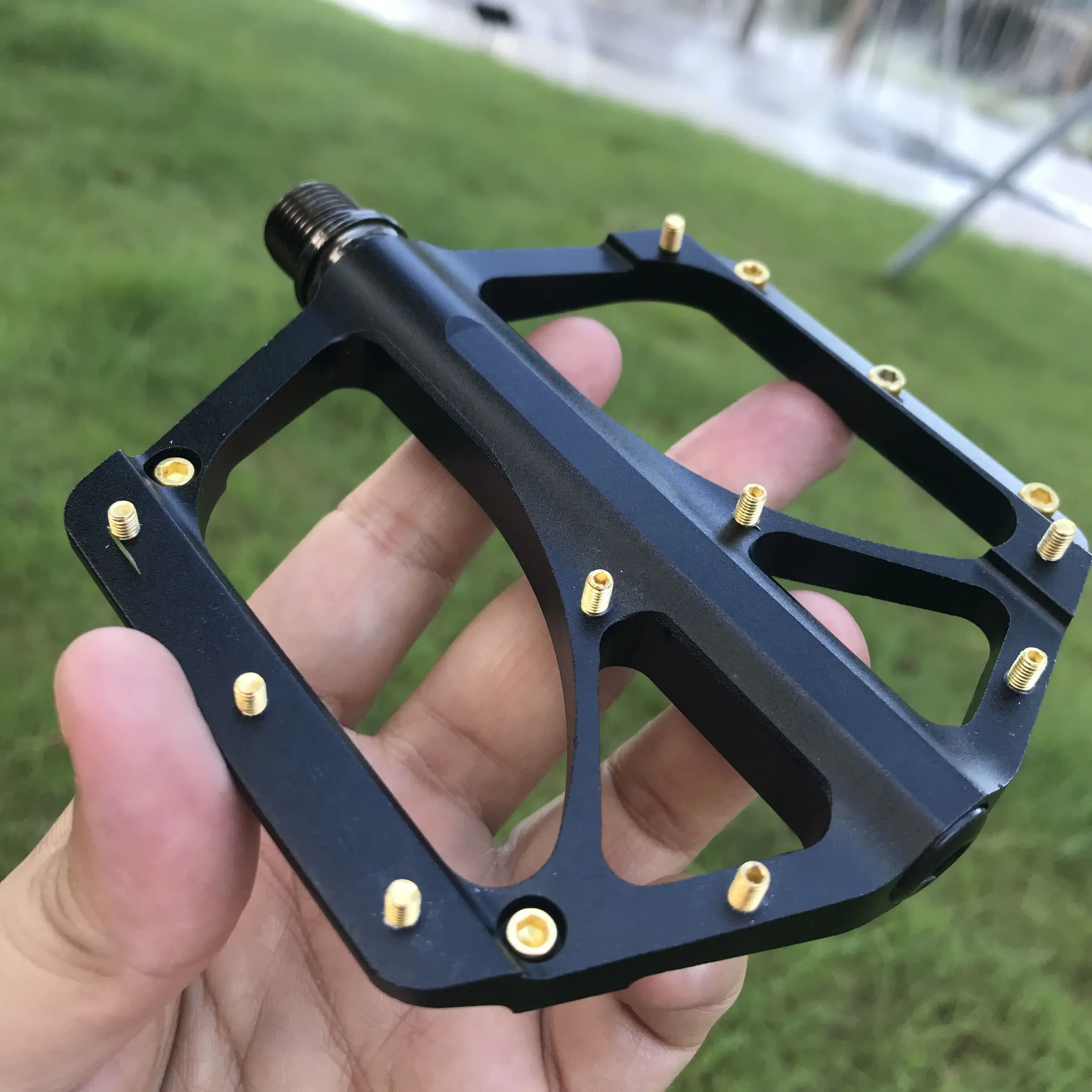 

RYET Alloy Bike Pedals, Ultralight Anti-Slip MTB/Road Wide Platform Sealed Bearings Cycling Pedals Accessories Bicycle Parts