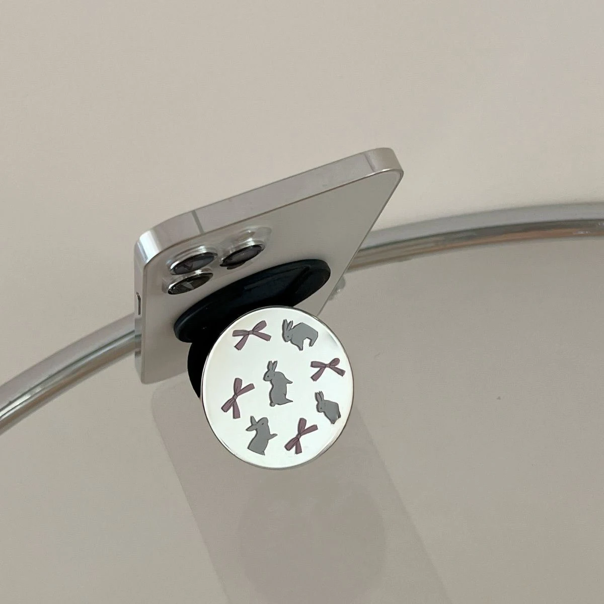 

Creative Cute Cartoon Black Silver Magnetic Folding Phone Stand for IPhone Pro Max Holder Mount Support for S25U