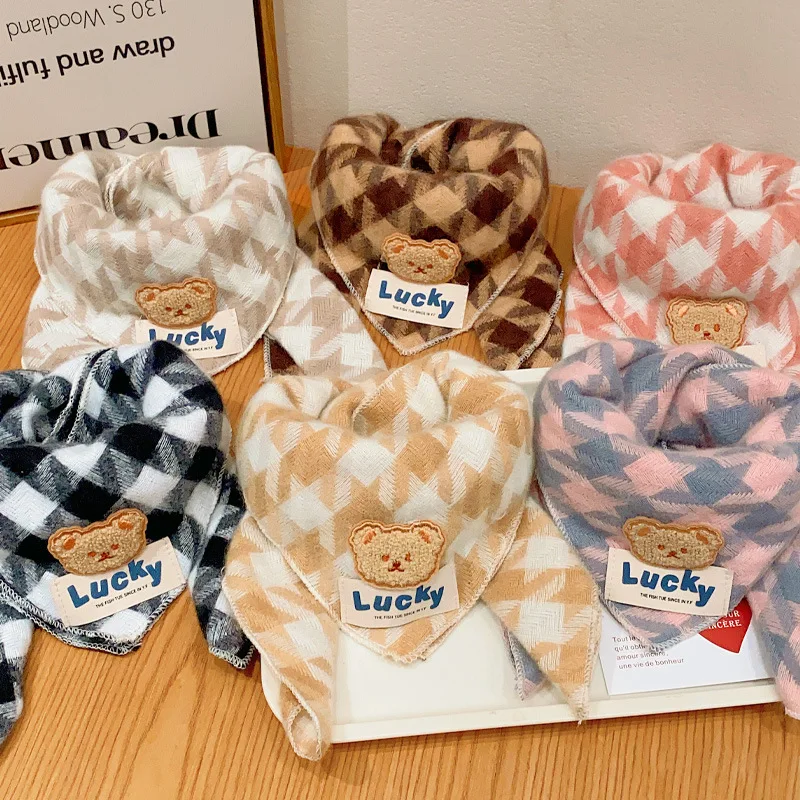 

Autumn and Winter Baby Bear Plaid Triangle Scarf, Korean Style Baby Scarf, Windproof and Warm, Skin-Friendly, for Boys and Girls