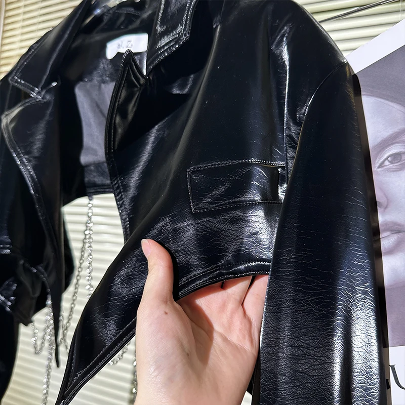 Filles chaudes noir veste en cuir courte chaînes en métal brillant PU conception asymétrique Punk Rock nouvelle mode pardessus Jaqueta