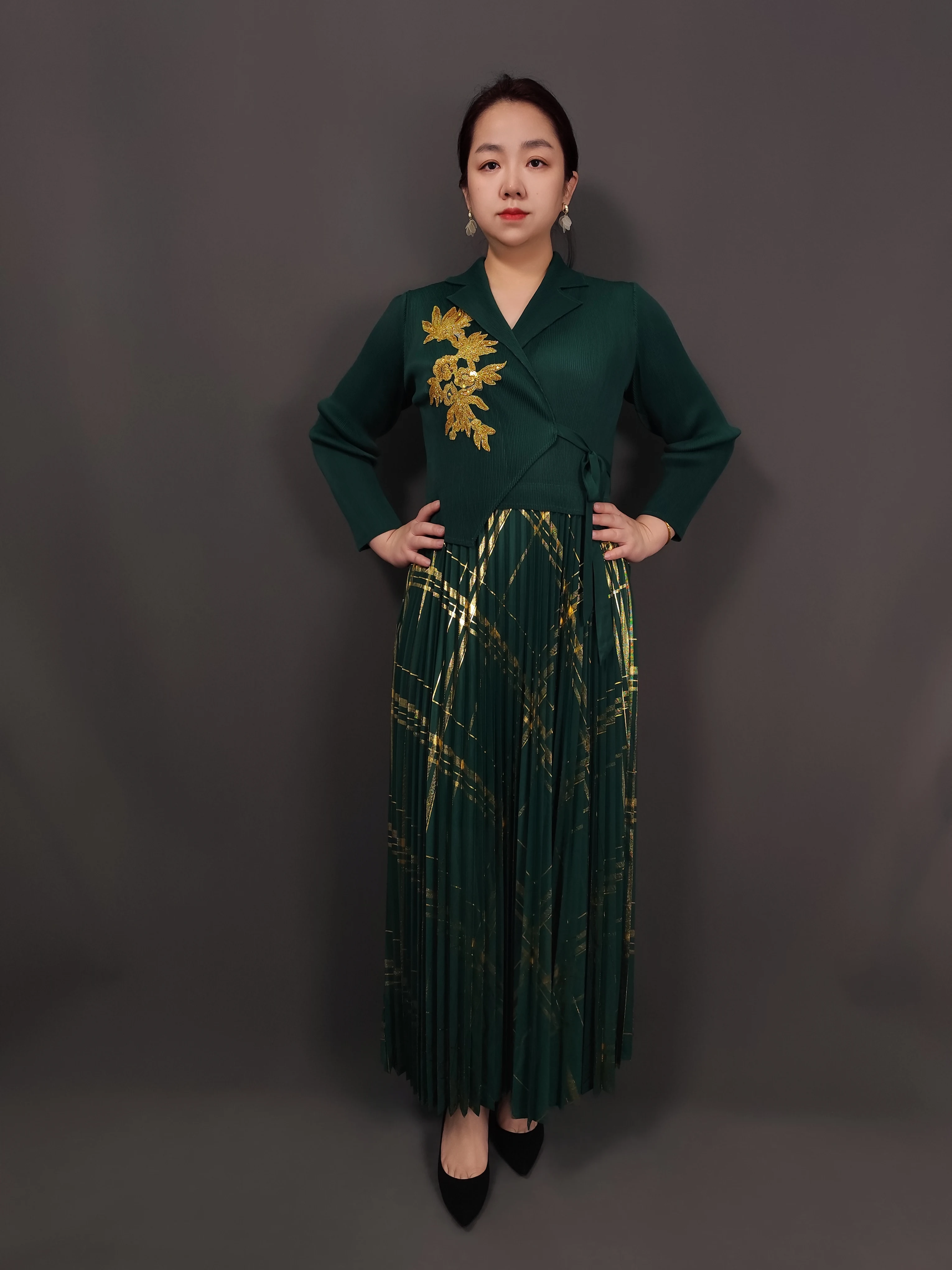 

Miyaki Плиссированная юбка Платье больших размеров Плиссированное плиссированное искусственное двухсекционное корсажное платье с v-образным вырезом Воротник Ремни Тонкая талия Утягивающий вид Элегантный женский элитный Элегантный Высокоэластичный