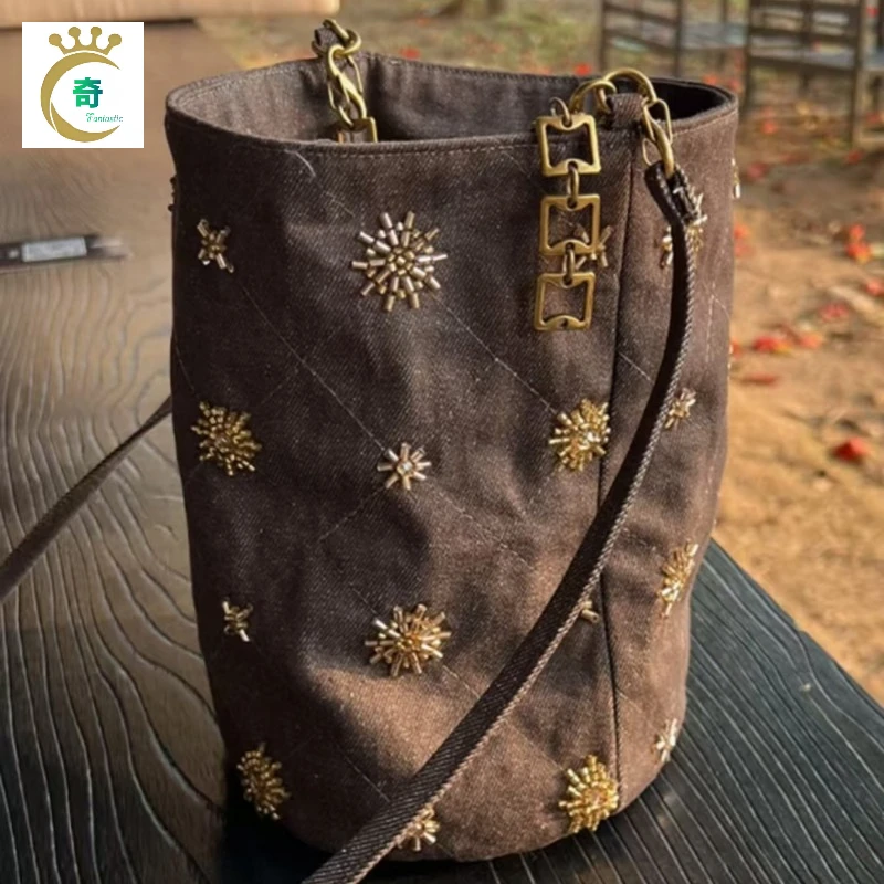 

Новинка 2024 года, сумка-ведро с вышивкой бисером в китайском стиле, большая вместительная джинсовая сумка, модная универсальная сумка-мессенджер в стиле аниме