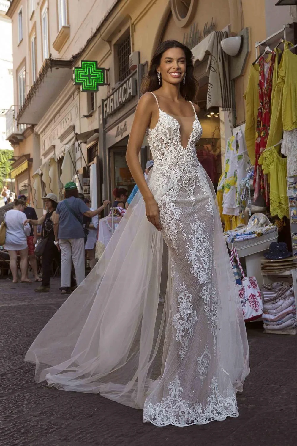 Linha a vestido de casamento marfim sheer v pescoço tribunal trem renda formal cintas de espaguete sem mangas apliques 2022 frisado sem costas praia