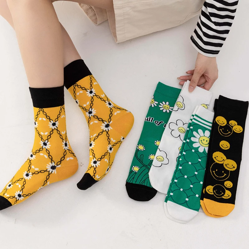 

2023 New Sweet Heart Sock Mid-tube Women's Cotton Stocking Girls Green Flower Smile Pattern Cute Casual Sox Spring Summer Autumn