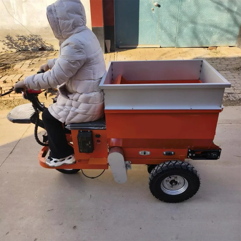 Triciclo Distribuidor de Fertilizantes e Esterco