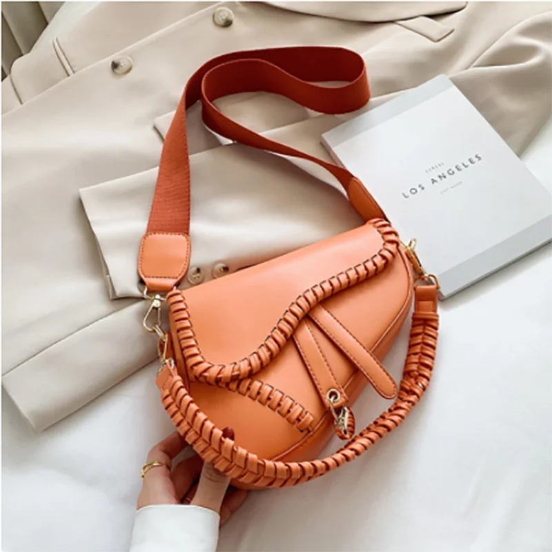 Fashion Saddle Women Bag One Shoulder Handle Trend Casual Hasp Zipper PU Material Polyester Inside Lock Ornament