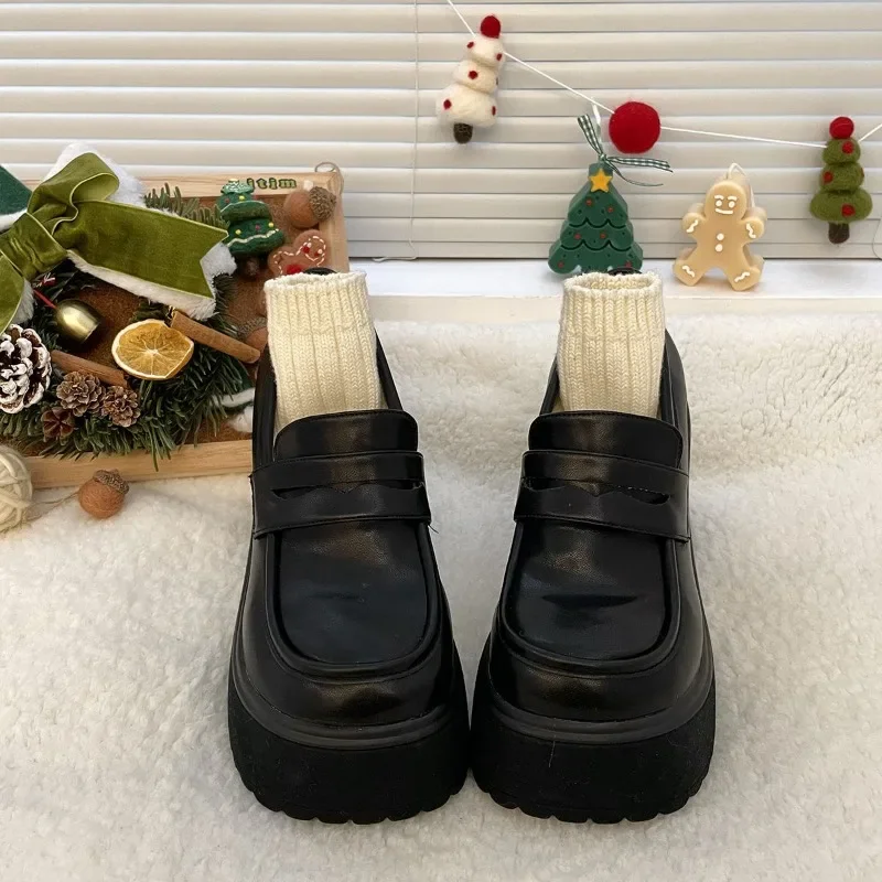 حذاء بدون كعب نسائي من جلد البولي يوريثان 2025 حذاء بكعب عالي أسود قوطي مكتنز حذاء نسائي طراز Preppy Jk حذاء موحد Mujer