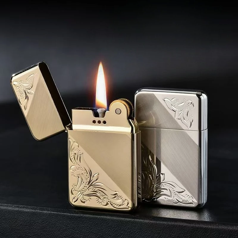 ولاعة كيروسين محمولة رفيعة للغاية معدنية جديدة من CHIF مقاومة للرياح ومبتكرة ملونة وأنماط متعددة ولاعة كونستانتين لعجلة الرمل