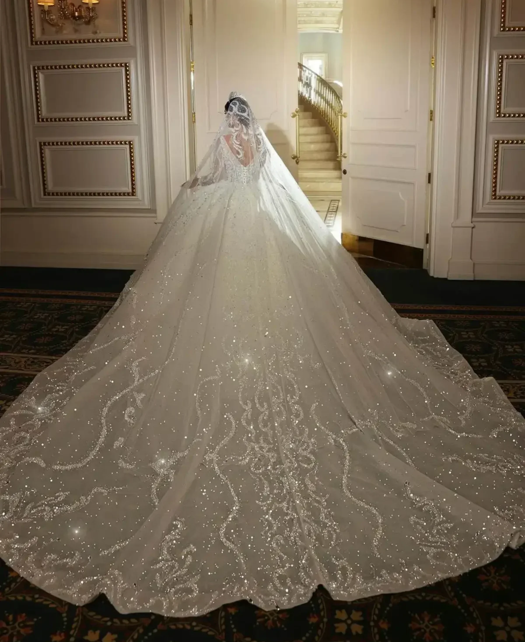 Customzied Graceful Luxurious Ball Gown Wedding Dresses V Neck Long Sleeve Robe De Lace Beade d Princess Vestidos de Novia