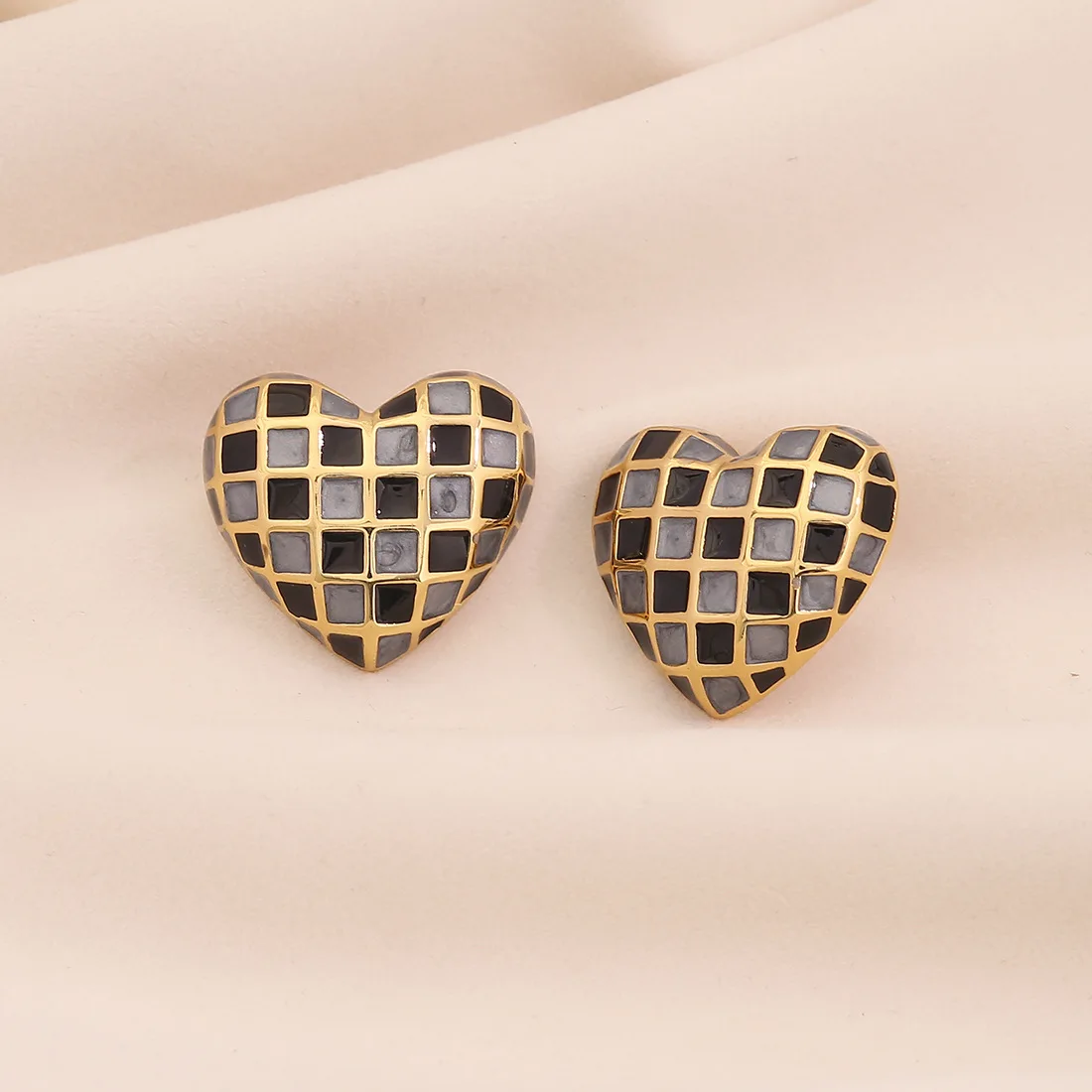 3D Heart Checkered Stud Earrings for Women, Minimalist Versatile Cool Style Ear Jewelry