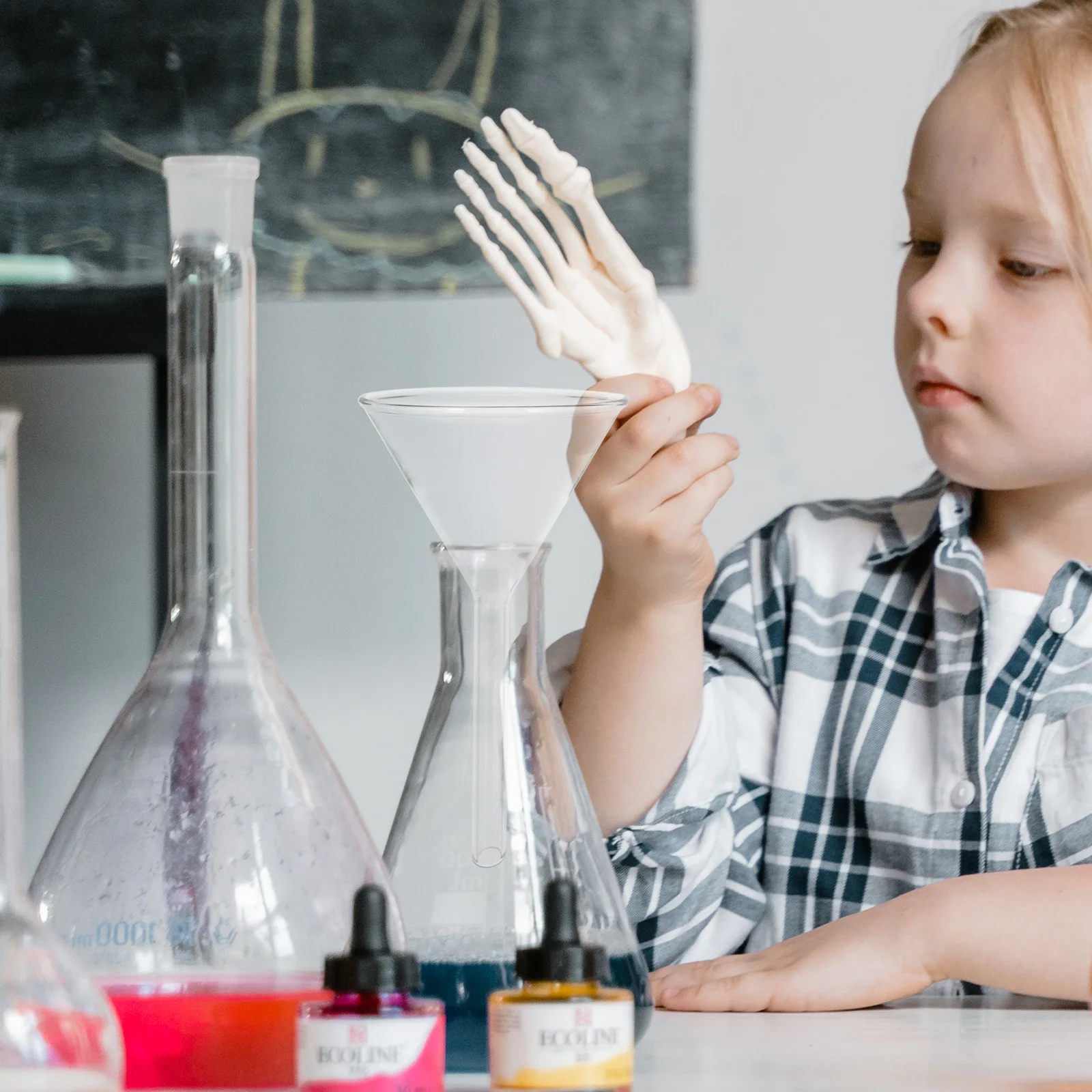 Imbuto in vetro Triangolo solido Spessore Resistente alle alte temperature Chimica analitica Imbuto per alimentazione chimica Strumento riutilizzabile