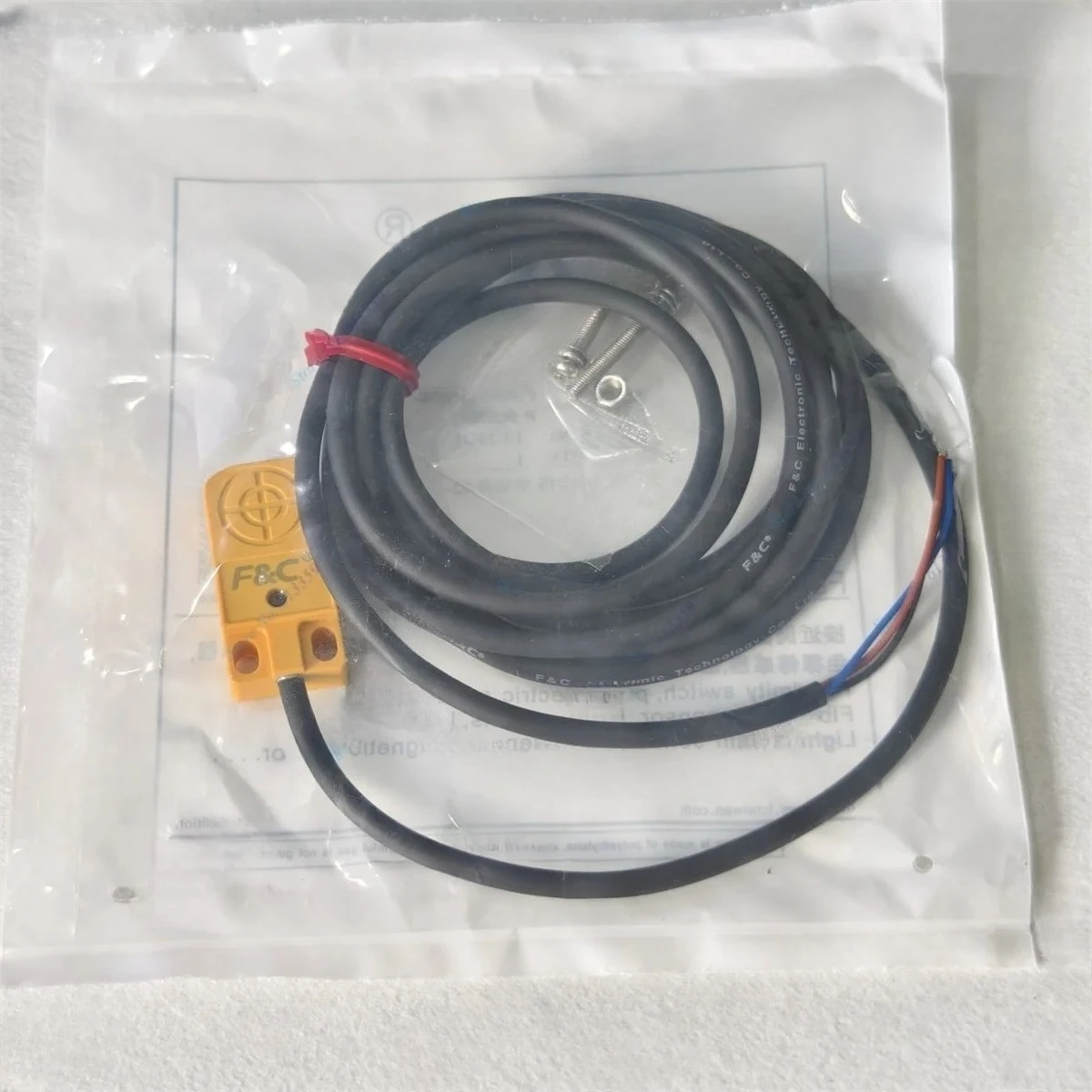 

New Original F&C Proximity Switch Sensors F3N-18DN05-N/N2/P/P2 R2M 24VDC