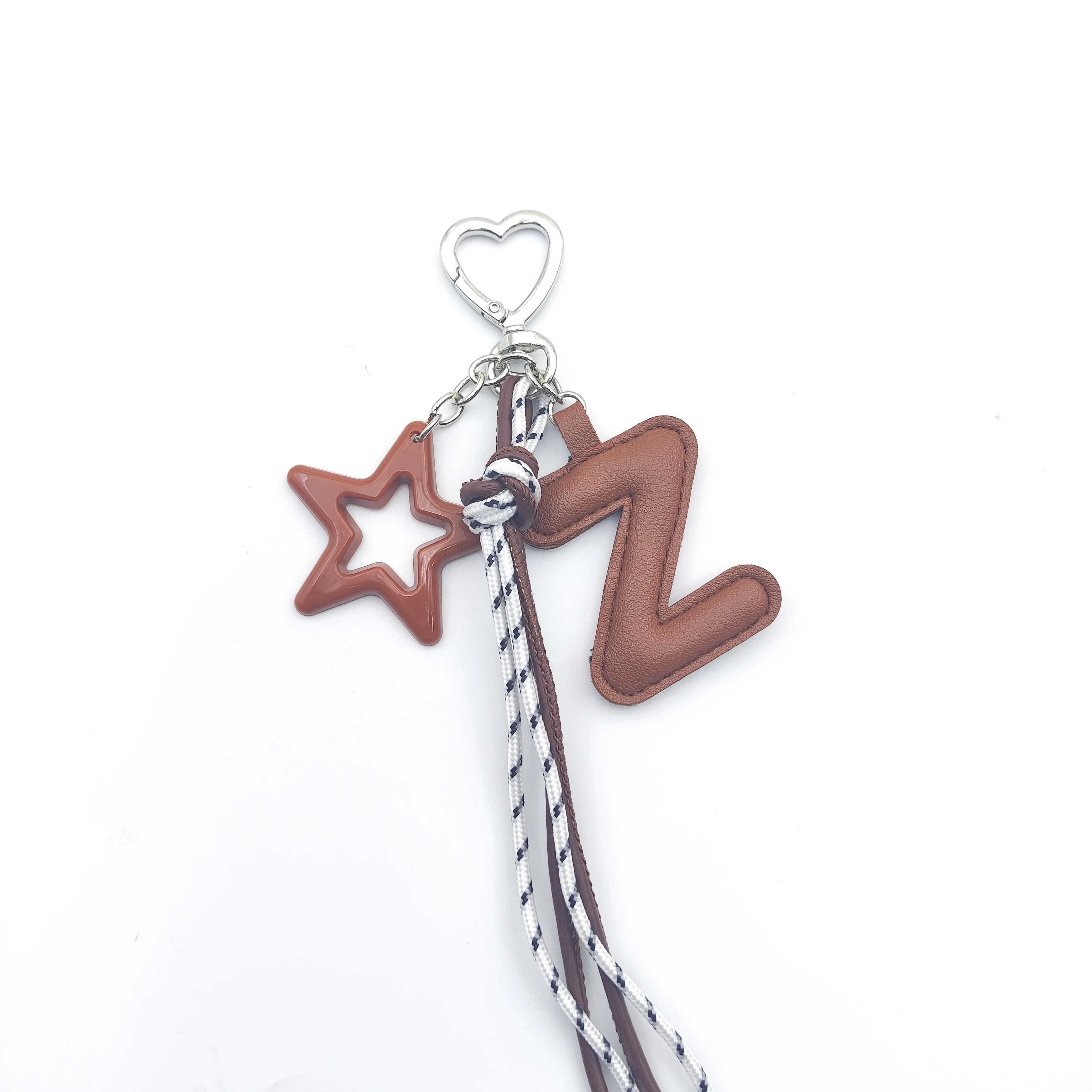 Leder A-Z Initialen-Schlüsselanhänger mit Stern-Quaste und Herz-Verschluss, Alphabet-Taschenanhänger, Personalisierter Geldbörsen- und Rucksackanhänger, Kleines Geschenk – Detail 8
