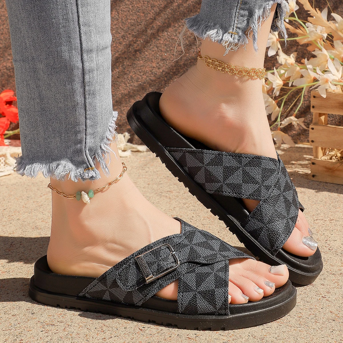 

Outdoor Color-blocked Edging Casual Women's Slippers Summer New One-step Breathable Non-slip Wear-resistant Large Size Slippers