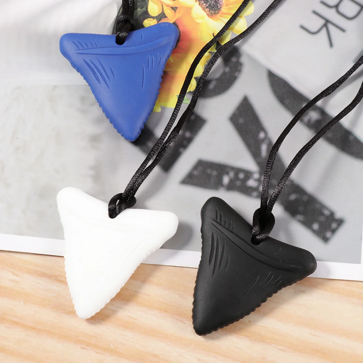 

3Pcs Chew Silicone Baby Teether Necklace Soothing Molar Training Pendant for Infants Teething Necklace