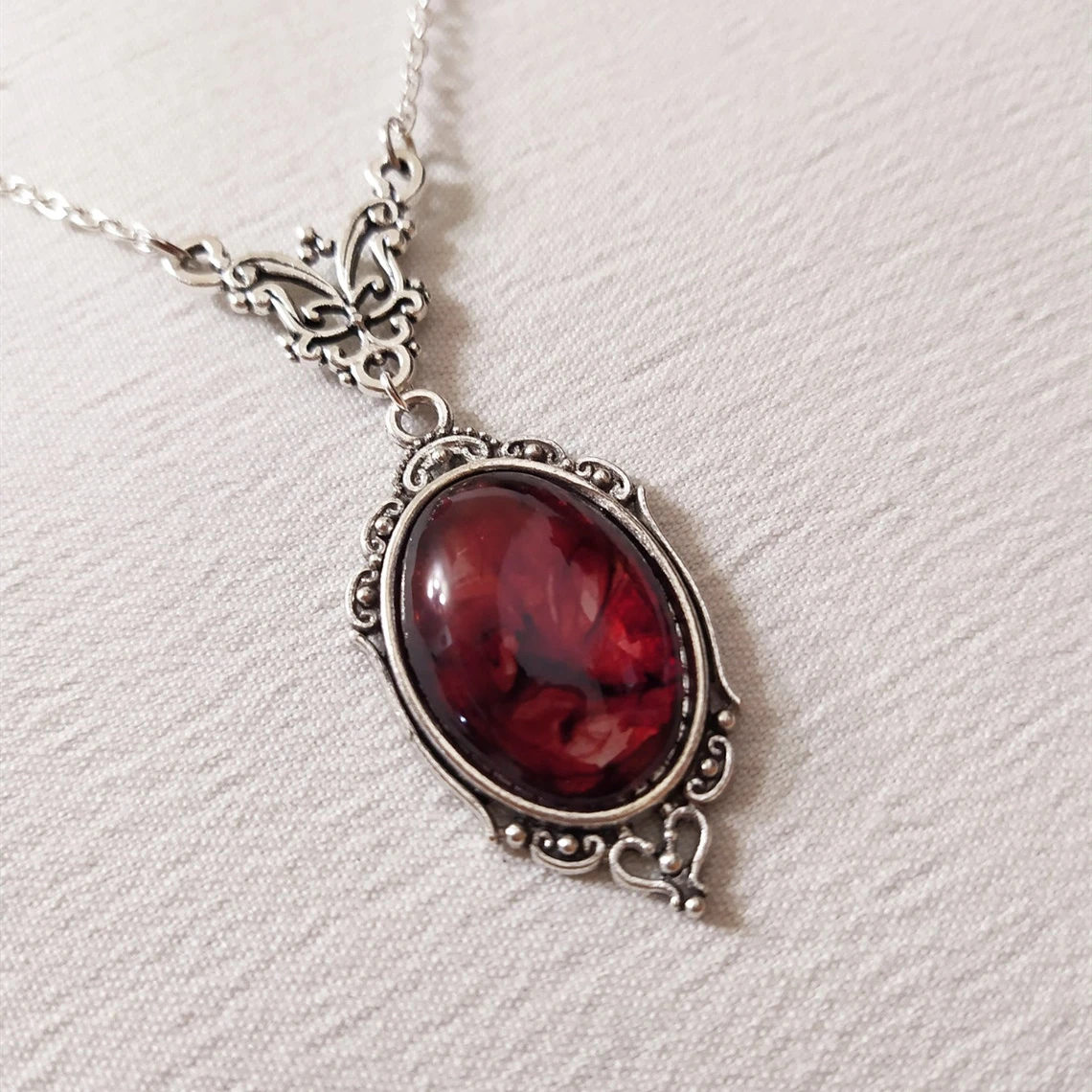 New Vintage Red Quartz Crystal Necklace Cameo Crystal Butterfly Pendant for Women Antique Silver Plated Fashion Jewelry