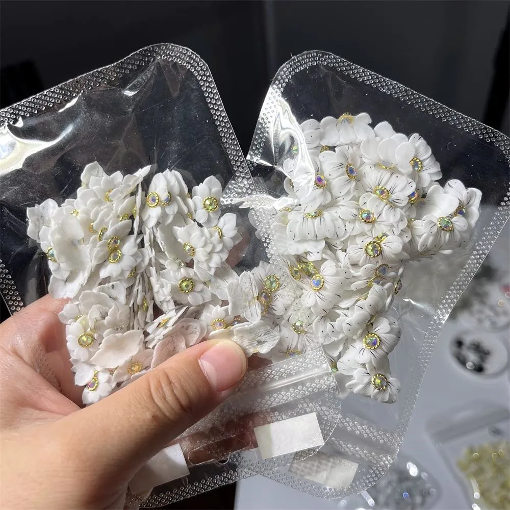 

10 шт. 3D моделирование резные цветочные подвески для ногтей ручной работы акриловый цветок декор для ногтей AB бриллиант яркий бабочка цветок украшение для ногтей