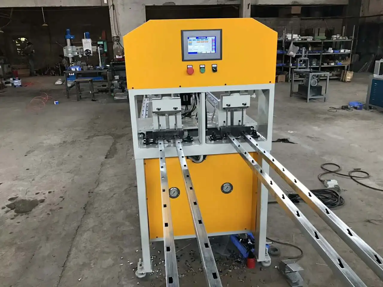 Automatic numerical control pipe hole punching machine, square desktop punching machine, hydraulic pipe hole punching machine