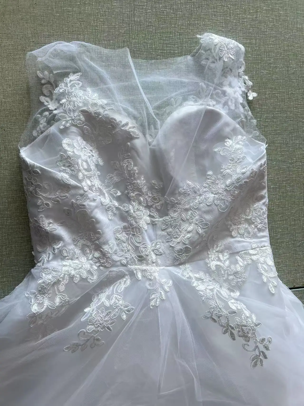Customized 2026 Sheer Illusion Champagne Wedding Dresses Lace Applique Tulle Bridal Gown Dress Detachable Beaded Sash