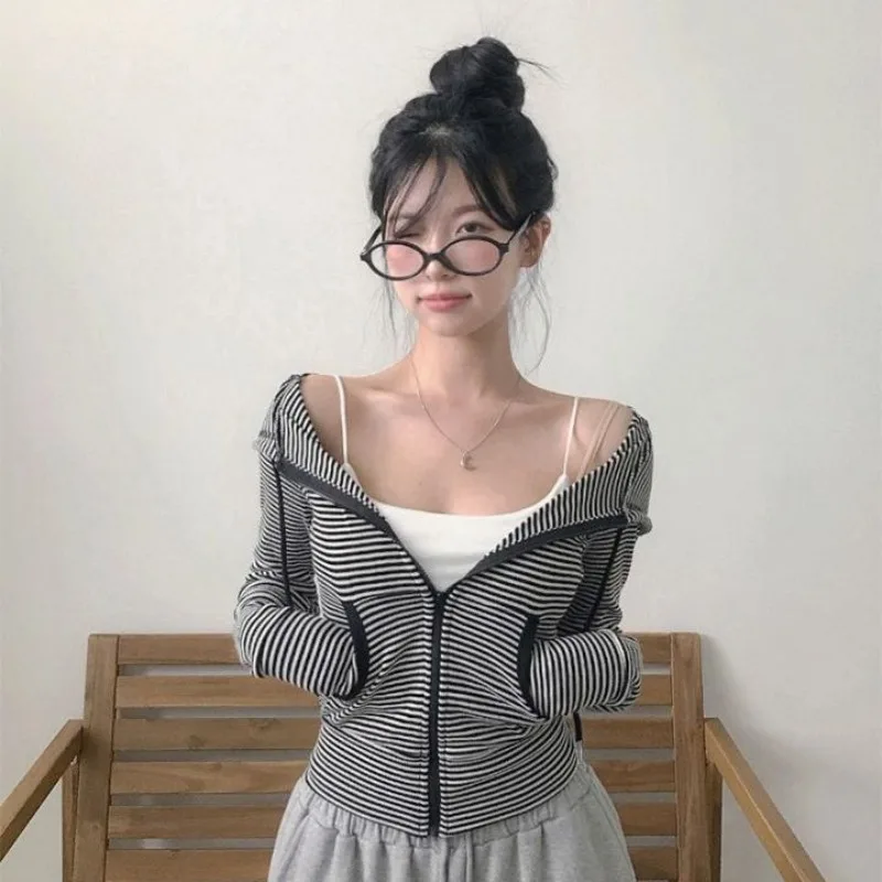 

Ezgaga Cropped Jackets Women Striped Hooded Zipper Slim Autumn New Fashion Contrast Knitted Coats Female Thin Y2k Casual
