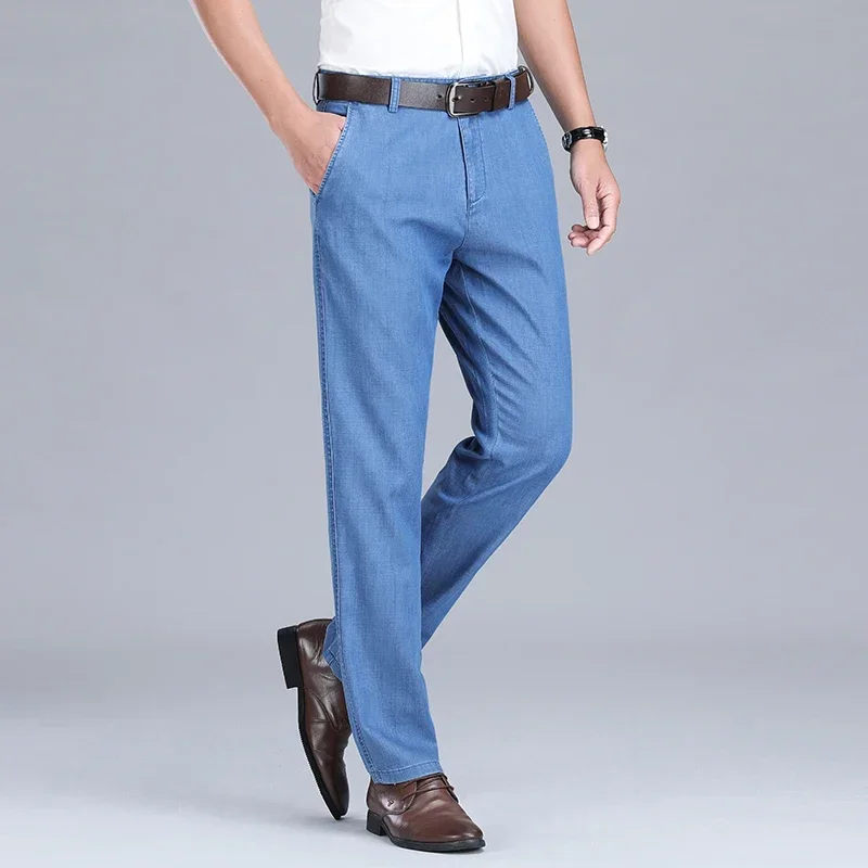 2024 nuevos pantalones vaqueros sueltos de tela fina de Lyocell para hombres pantalones vaqueros elásticos de moda de negocios azul claro ropa masculina pantalones de marca