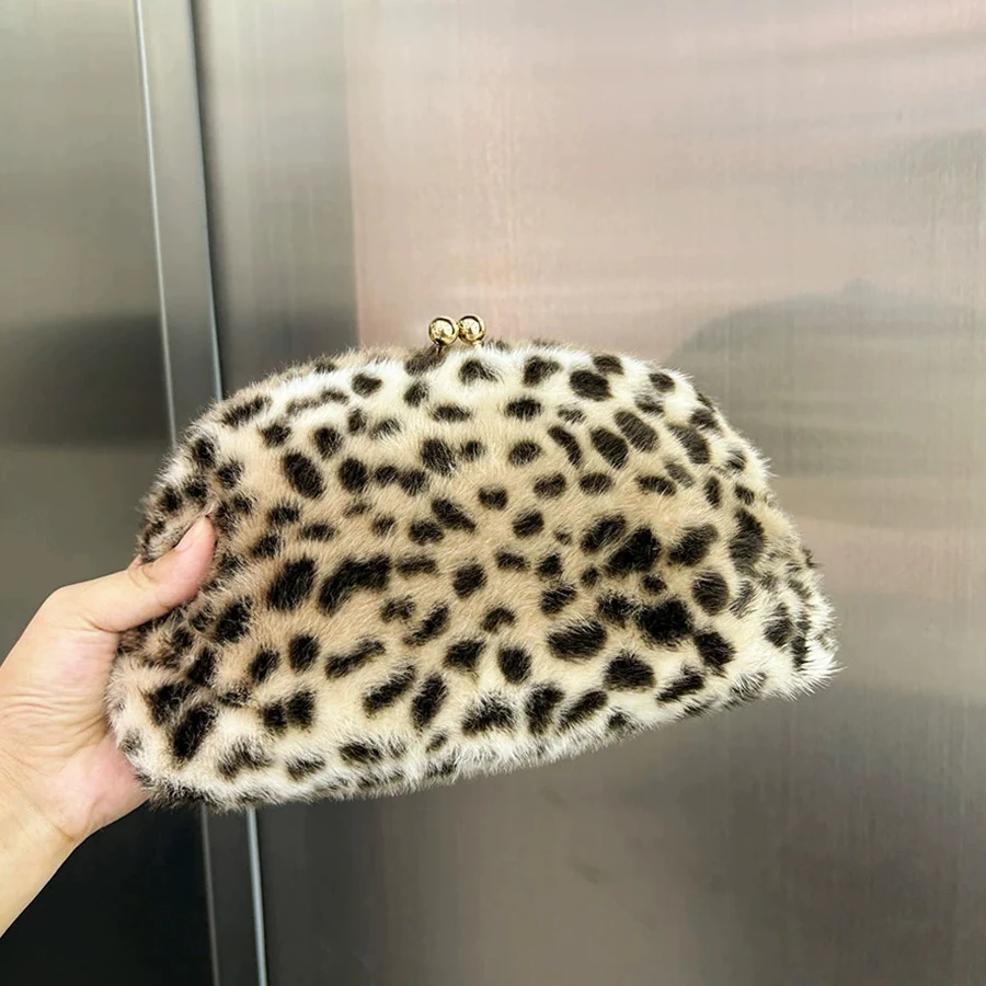 Retro Winter Leopard Print Faux Fur Round Shoulder Bag with Lock and Golden Clasp Stylish Evening Bag Chain Plush Handbags Bolsa