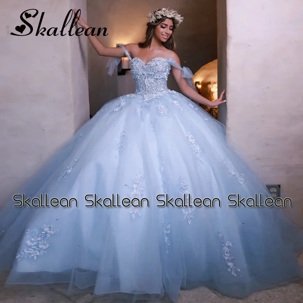 فساتين Quinceanera مكشوفة الظهر مع أشرطة وزهور ، Skallean ، مكشوفة الكتف ، مصممة