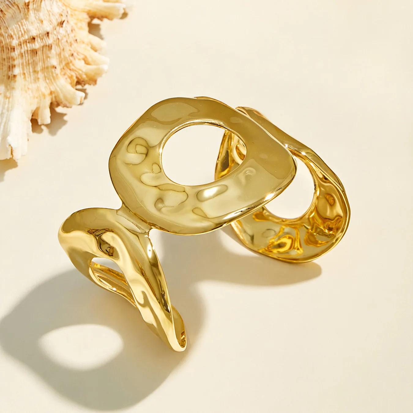 316L Edelstahl-Armreifen, Hohler Breiter Armreif, 18k Vergoldet, Massive Offene Armbänder, Strukturiertes Manschettenarmband für Damen – Detail 7