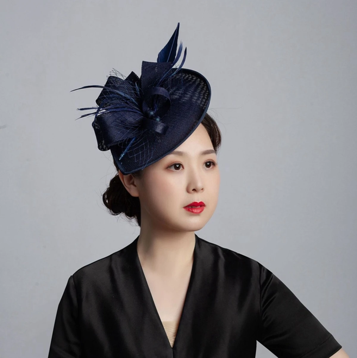 2025 Neuer tropfenförmiger Sinamay-Loop-Schleier und Feder-Fascinator, formeller Hut, Kentucky Derby, Ascot, Melbourne Cup, Kirchen-Kopfbedeckung – Detail 5