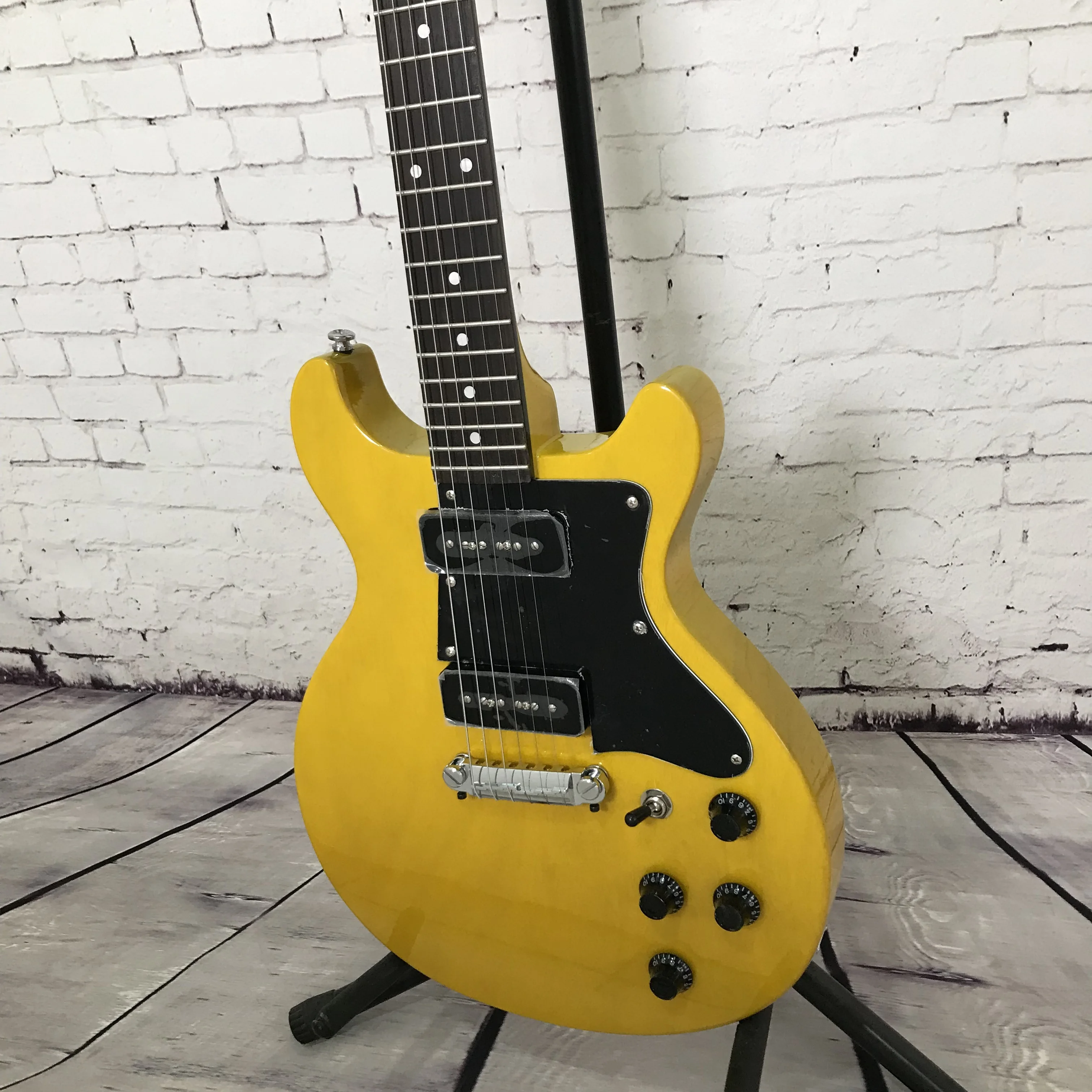 

Электрогитара TV Yellow LP00S с двойным вырезом, однокатушечные звукосниматели, корпус из красного дерева, бесплатная доставка