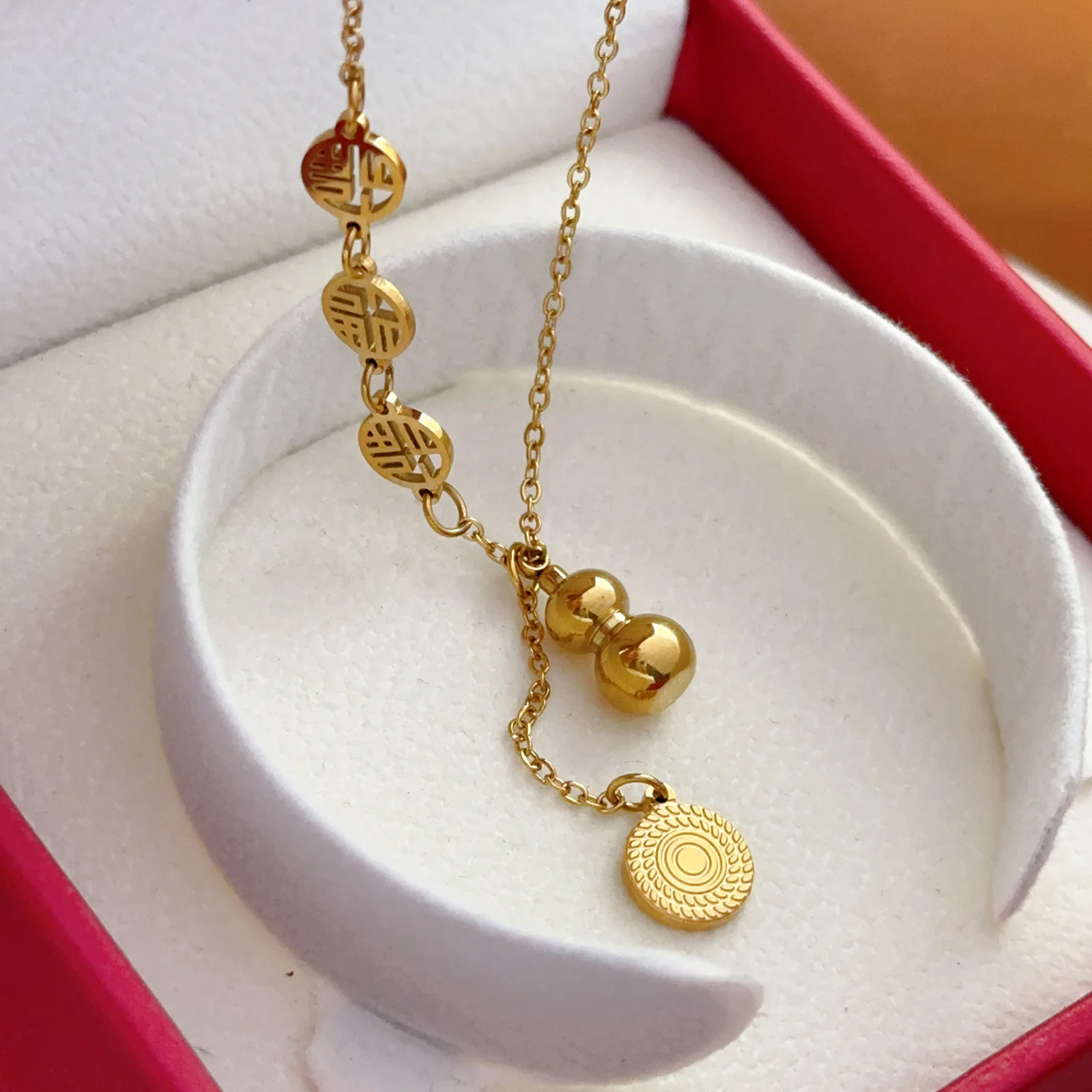 

New Fu brand necklace auspicious gourd pendant Chinese style temperament titanium steel gold blessing character hollow jewelry