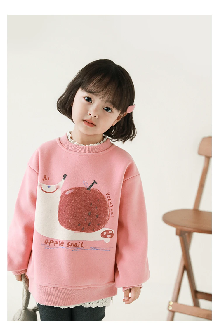 سترة شتوية بقلنسوة كبيرة الحجم للفتيات لعام 2025 بلوفر شتوي مبطن بطباعة جرافيك ملابس لعب دافئة لعمر 1 إلى 7 سنوات #5