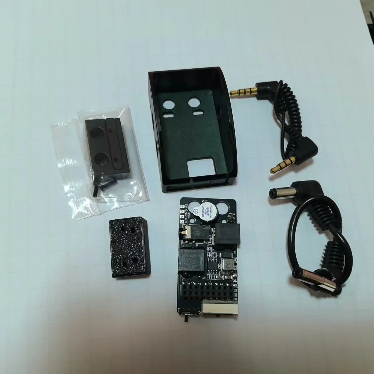 

DJI Goggles Digital to Analog 5.8G V3.0 PLUS Video Transmission 5.8G Receiver RF Plug and Play DVR Conversion Module