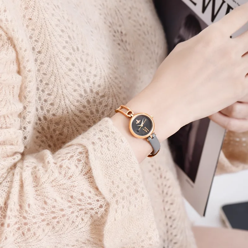 Vivienne Westwood Reloj elegante y elegante con correa de cuero gris para mujer