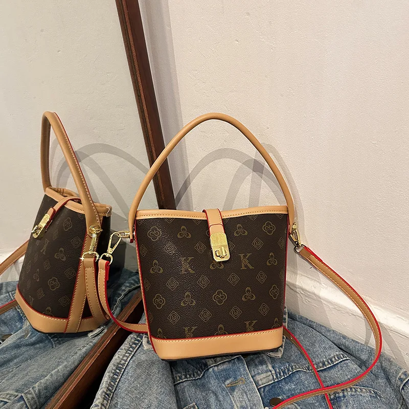 

​ ​ Роскошная сумка через плечо 2025 года, текстурированная женская сумка через плечо, универсальная сумка с верхней ручкой, минималистичная шикарная маленькая сумочка ​