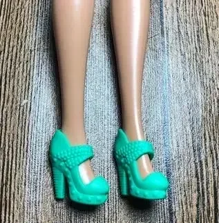 Zapatos clásicos YJ30 de alta calidad, Sandalias de tacón alto de pie plano, divertidas a elegir para Tus muñecas barbiie, accesorios a escala 1/6