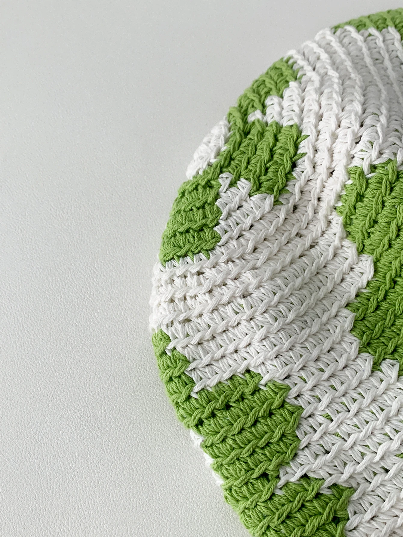 قبعة صياد السمك المحبوكة يدويًا على شكل زهرة ملونة للنساء في الخريف والصيف، قبعة حوض متعددة الاستخدامات للتصوير الفوتوغرافي في الشوارع