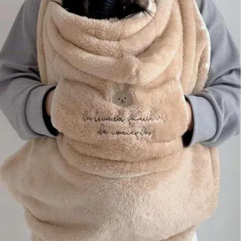 Morbida coperta per bambini cartone animato in pile corallo ricamato fasce invernali caldo piumino copertura per passeggino mantello per neonati coperte per pisolino