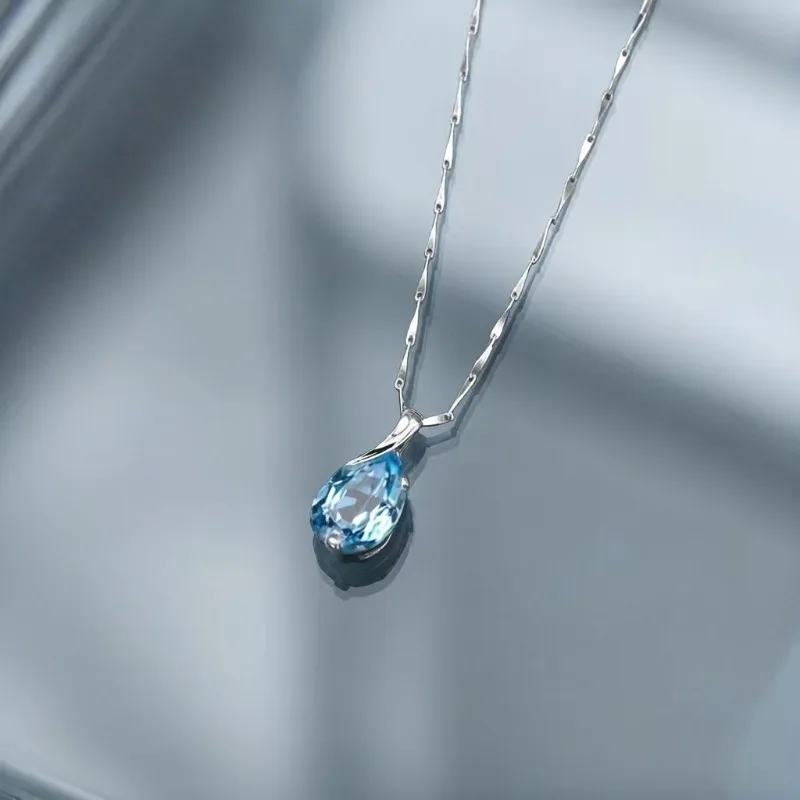 Hot-selling fashion light luxury inlaid sea blue natural topaz pendant necklace, exquisite and elegant, trendy and versatile, daily wear, festival celebrations, party activities, and ideal jewelry gifts