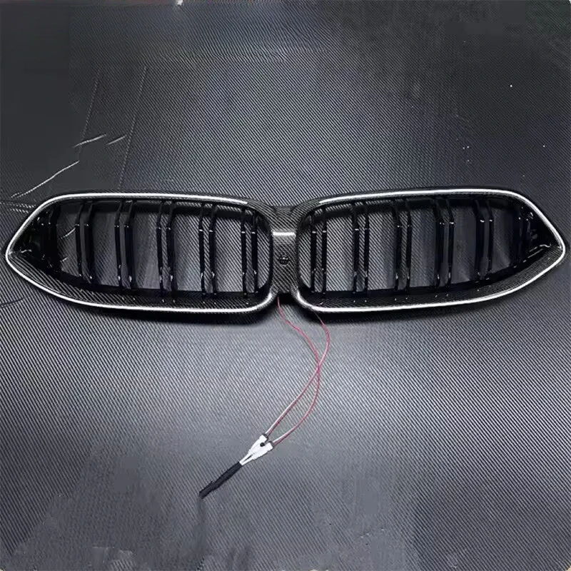 

Светящиеся гоночные решетки радиатора из карбона для BMW 8 серии M8 F91 F92 F93 G14 G15 G16 2019-2025
