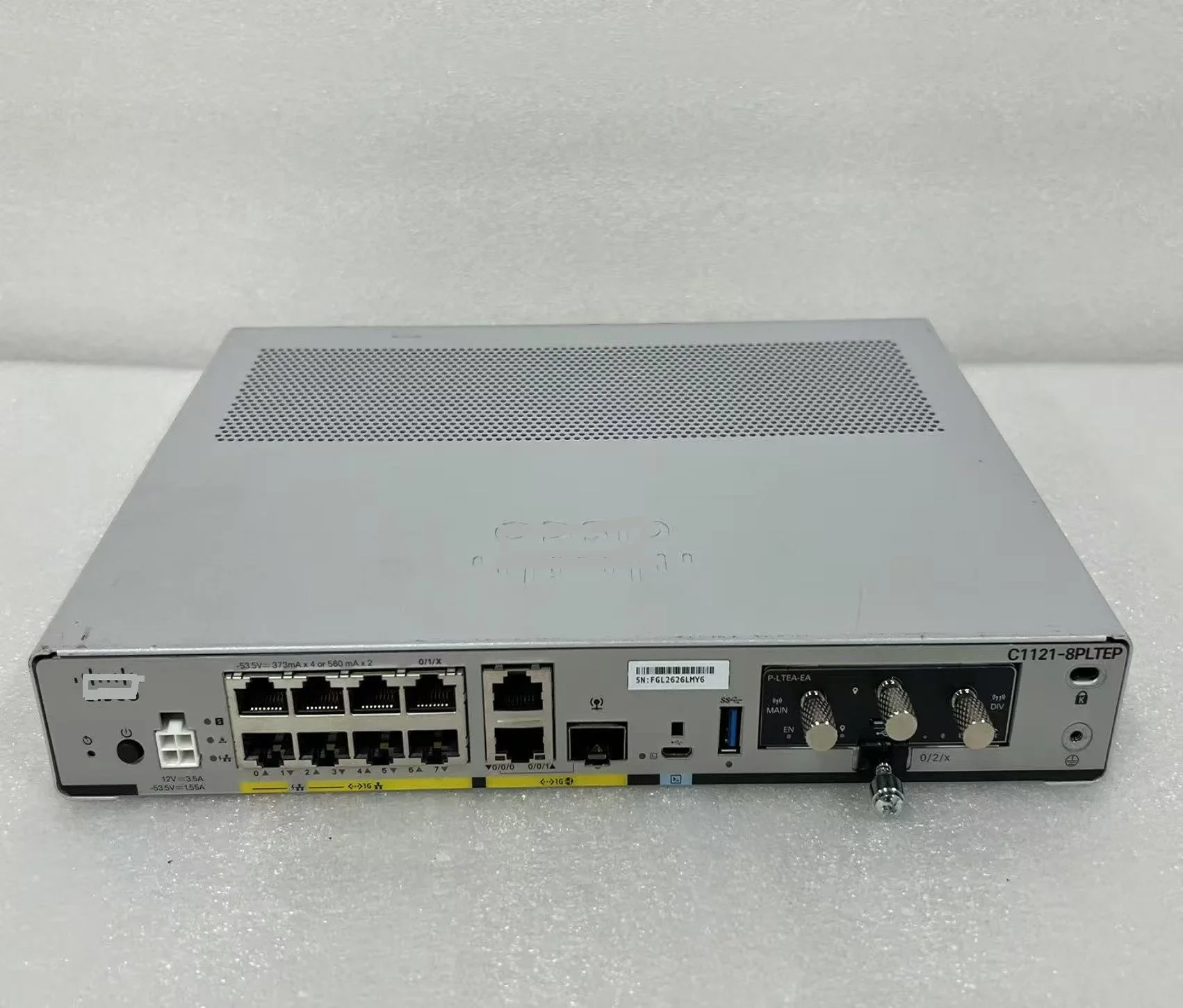 

C1121-8PLTEP Встроенный сервисный маршрутизатор с адаптером питания переменного тока