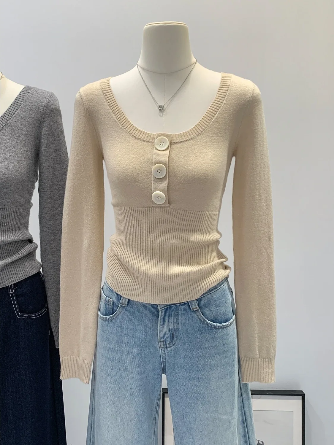 Cseta Fena de Tricô Estilo Coreano da Moda com Decote U, Ajuste Fino, Cintura Marcada e Manga Longa – Camada Base para...