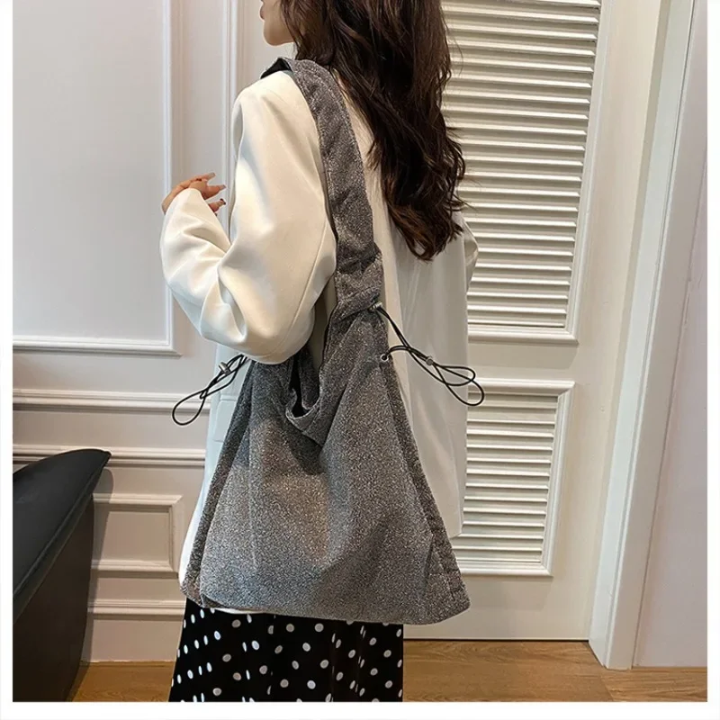 Nylon Hasp 2024 New Shoulder Bag Solid Color Large Capacity Casual Crossbody Bag Soft Versatile Trendy Western Style Handbag