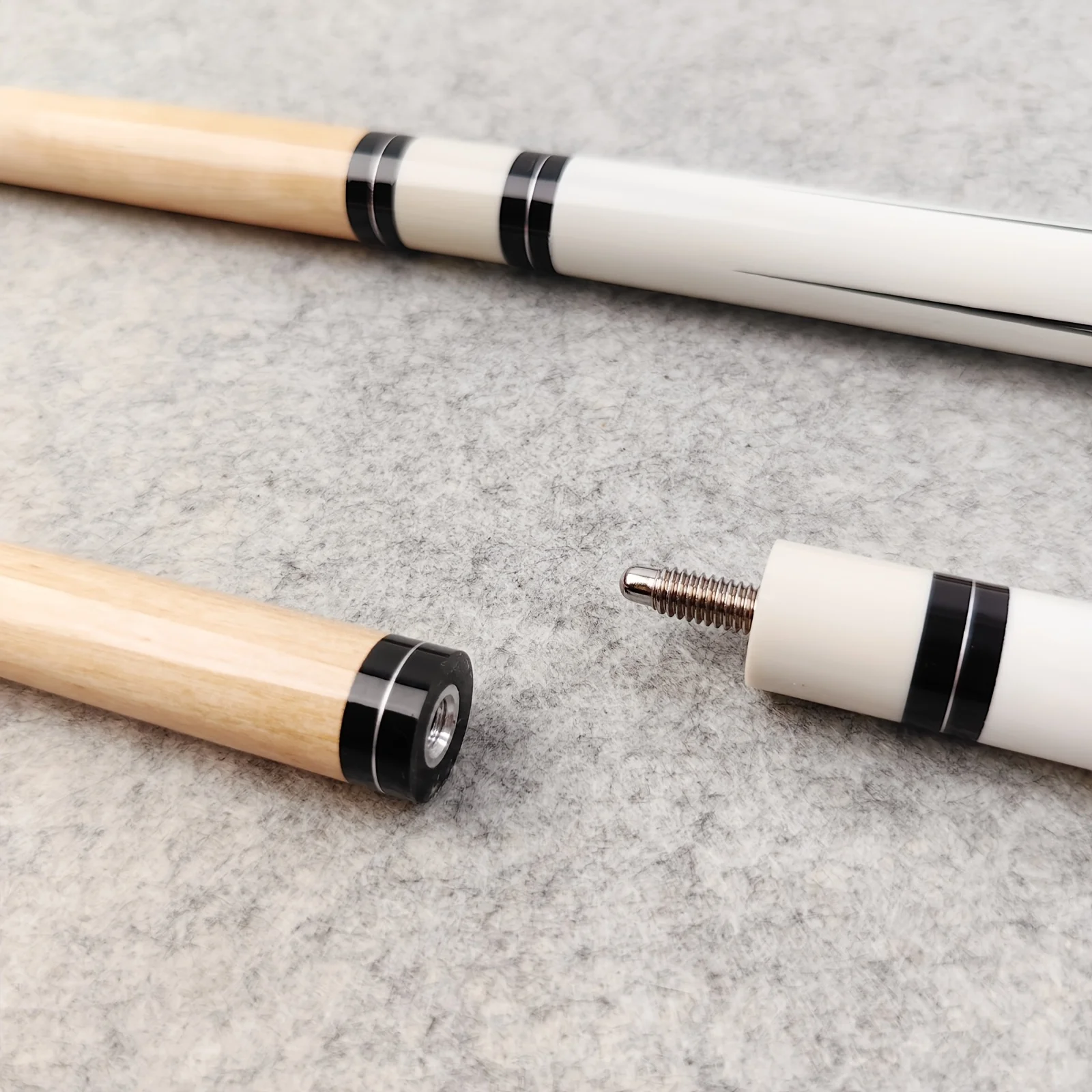 1/2 High Quality Maple Wood Billiard Cue, 58 Inch 13mm Tip Pool Cue White Classic Pattern