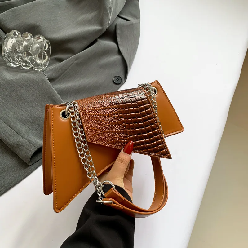 

Korean Chain Women's Shoulder Bag Fashionable Personality Girl Crossbody Bag New Casual Girl Small Square Bag Sewing thread craf